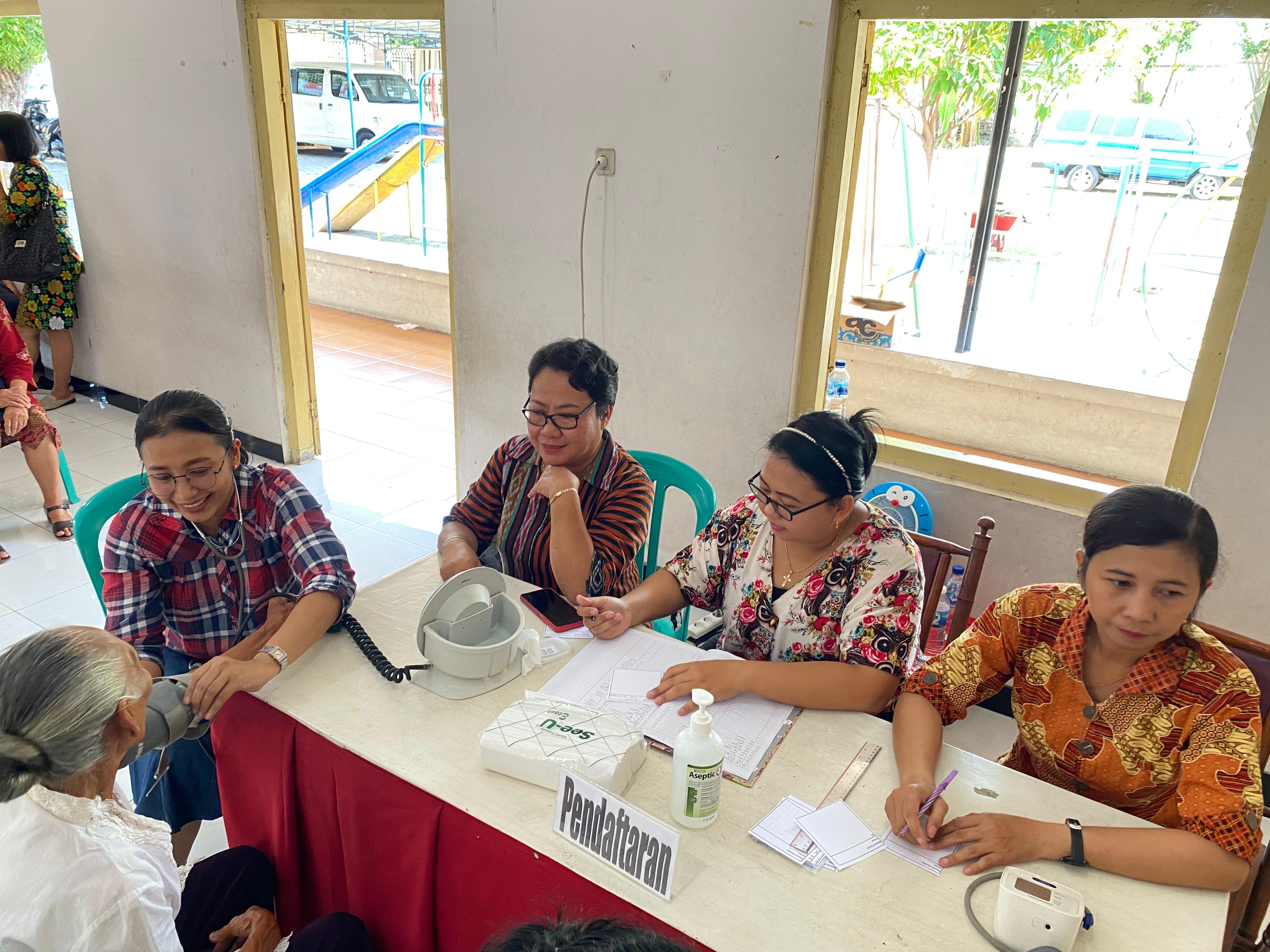 gallery kegiatan, Pemeriksaan Kesehatan Untuk Adiyuswa GKJ BAKI, Komisi Diakonia, gereja kristen jawa, gkj, gkj baki, gereja kristen jawa baki, baki, sukoharjo, gkj klasis sukoharjo, klasis sukoharjo, klasis, sinode gkj, sinode 